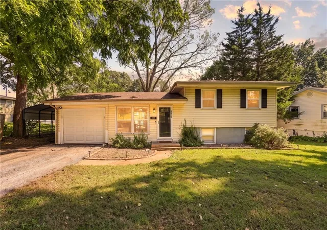 Photo 2 of Sale Pending at 6313 N Wabash Ave, Kansas City, MO 64118 | MLS# 2643995 | Listing updated on 2026-10-05