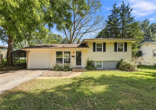Photo 1 of Sale Pending at 6313 N Wabash Ave, Kansas City, MO 64118 | MLS# 2643995 | Listing updated on 2026-10-05