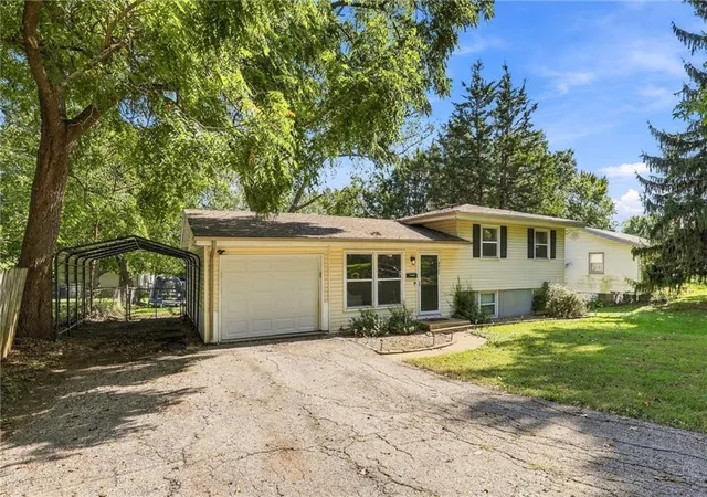 Photo 3 of Sale Pending at 6313 N Wabash Ave, Kansas City, MO 64118 | MLS# 2643995 | Listing updated on 2026-10-05