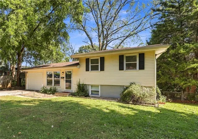 Photo 3 of Sale Pending at 6313 N Wabash Ave, Kansas City, MO 64118 | MLS# 2643995 | Listing updated on 2026-10-05
