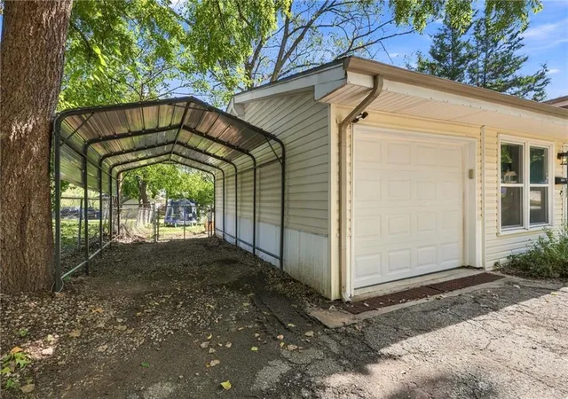 Photo 4 of Sale Pending at 6313 N Wabash Ave, Kansas City, MO 64118 | MLS# 2643995 | Listing updated on 2026-10-05