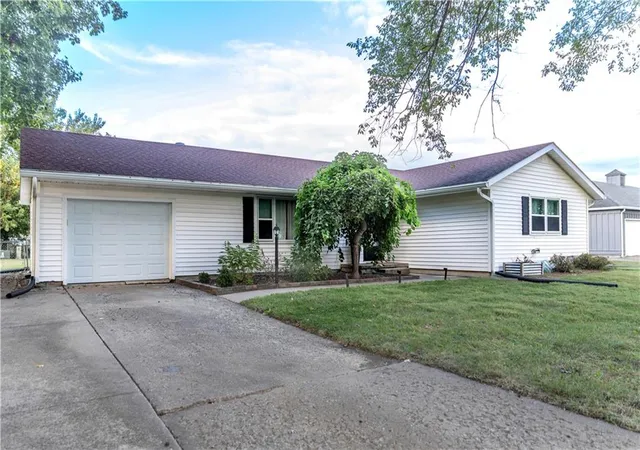 Photo 3 of Single family home for sale at 529 North Dr, Marshall, MO 65340 | MLS# 2643996 | Listing updated on 2026-09-26