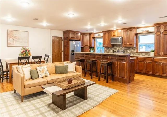 Photo 4 of Single family home for sale at 529 North Dr, Marshall, MO 65340 | MLS# 2643996 | Listing updated on 2026-09-26
