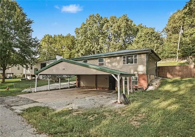 Photo 3 of Single family home for sale at 502 Dundee Rd, Smithville, MO 64089 | MLS# 2644000 | Listing updated on 2026-10-04