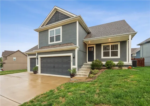 Single family home for sale at 7700 N Lawn Ave, Kansas City, MO 64119 | MLS# 2644012