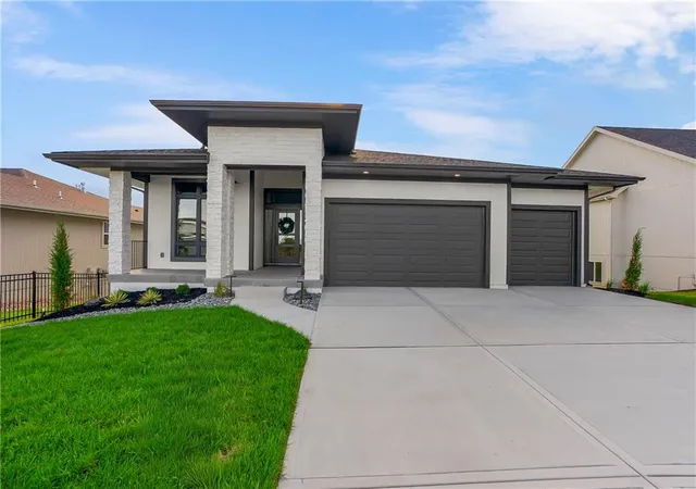 Photo 1 of Single family home for sale at 16972 S Cheshire St, Olathe, KS 66062 | MLS# 2644017 | Listing updated on 2026-10-22