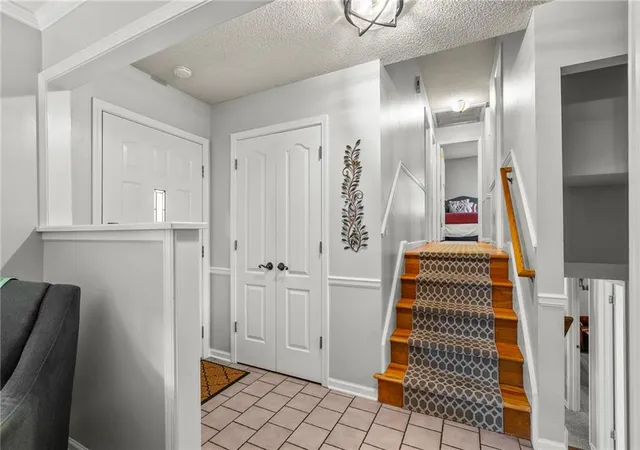 Photo 3 of Single family home for sale at 212 SW Craigmont Dr, Lees Summit, MO 64081 | MLS# 2644019 | Listing updated on 2026-09-26