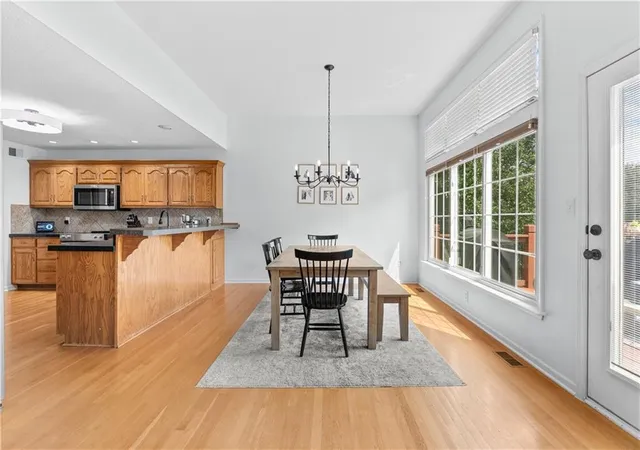 Photo 3 of Single family home for sale at 317 Sw Bridlewood Ct, Lees Summit, MO 64081 | MLS# 2644020 | Listing updated on 2026-10-19