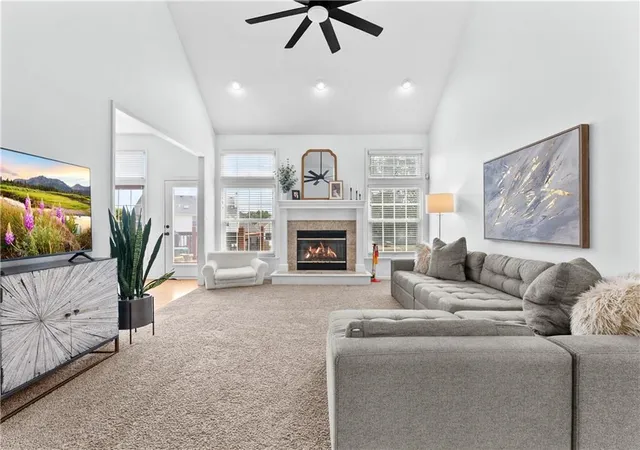 Photo 3 of Single family home for sale at 317 Sw Bridlewood Ct, Lees Summit, MO 64081 | MLS# 2644020 | Listing updated on 2026-10-07