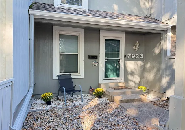 Photo 3 of Townhouse for sale at 7923 Colony Ln, Lenexa, KS 66215 | MLS# 2644021 | Listing updated on 2026-10-09