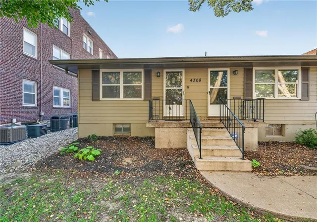 Condo for sale at 4308 Oak St #1S, Kansas City, MO 64111 | MLS# 2644023