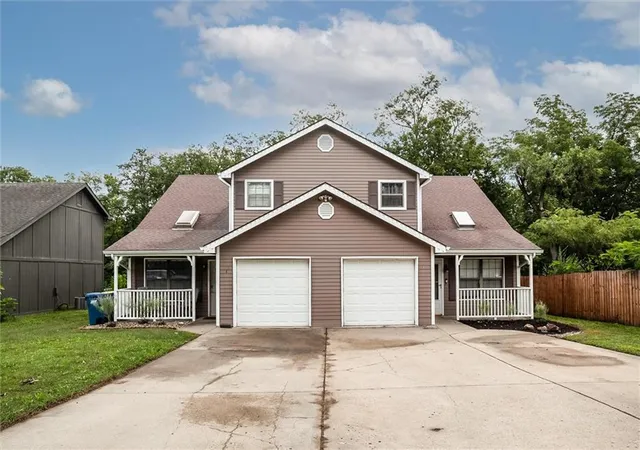 Photo 1 of Multi family home for sale at 37 Cherry St, Liberty, MO 64068 | MLS# 2644025 | Listing updated on 2026-09-30