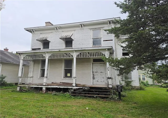 Photo 2 of Single family home for sale at 204 S Elm St, Ottawa, KS 66067 | MLS# 2644026 | Listing updated on 2026-10-01