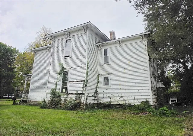 Photo 3 of Single family home for sale at 204 S Elm St, Ottawa, KS 66067 | MLS# 2644026 | Listing updated on 2026-10-01