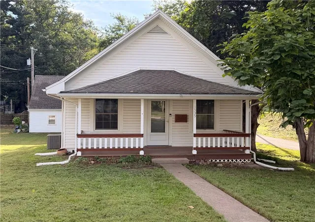 Photo 1 of Sale Pending at 1535 S Cedar Ave, Independence, MO 64052 | MLS# 2644031 | Listing updated on 2026-09-28