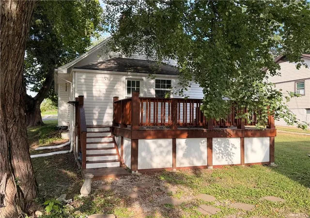 Photo 2 of Sale Pending at 1535 S Cedar Ave, Independence, MO 64052 | MLS# 2644031 | Listing updated on 2026-09-28
