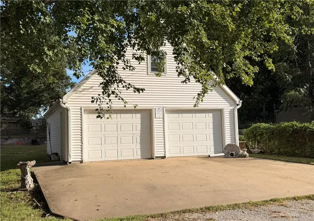 Photo 3 of Sale Pending at 1535 S Cedar Ave, Independence, MO 64052 | MLS# 2644031 | Listing updated on 2026-09-28