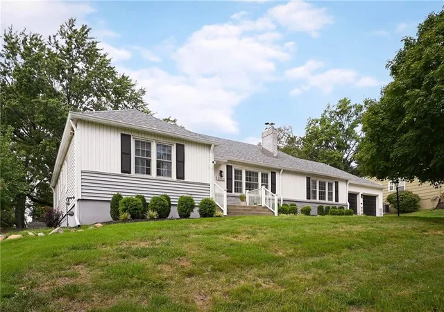 Photo 3 of Single family home for sale at Holly St, Kansas City, MO 64114 | MLS# 2644047 | Listing updated on 2026-09-29