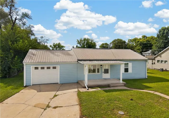 Photo 3 of Sale Pending at 411 Grandview St, Richmond, MO 64085 | MLS# 2644049 | Listing updated on 2026-09-28