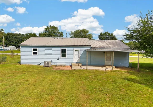 Photo 4 of Sale Pending at 411 Grandview St, Richmond, MO 64085 | MLS# 2644049 | Listing updated on 2026-09-28