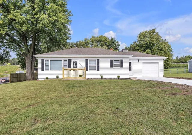 Single family home for sale at 3801 Powers Dr, Saint Joseph, MO 64503 | MLS# 2644050