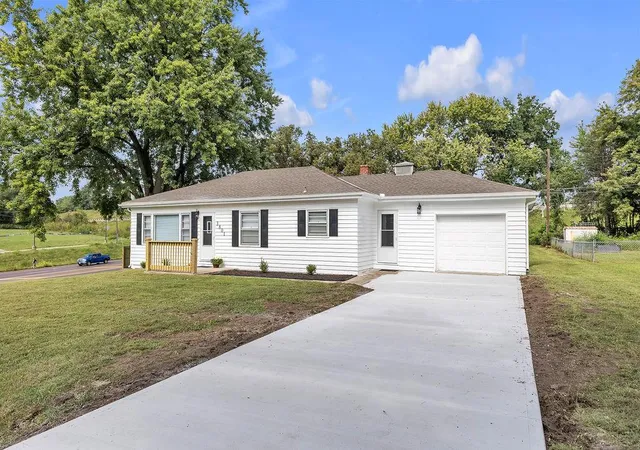Photo 2 of Single family home for sale at 3801 Powers Dr, Saint Joseph, MO 64503 | MLS# 2644050 | Listing updated on 2026-10-01