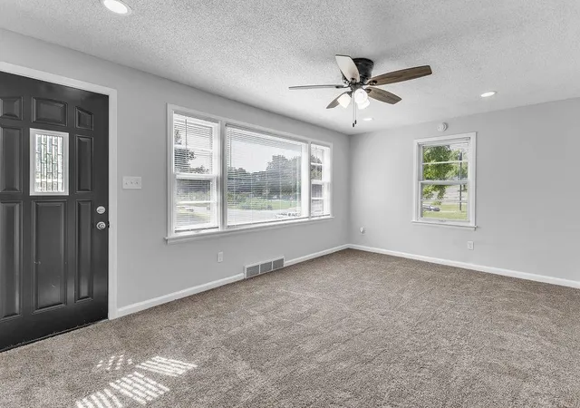 Photo 3 of Single family home for sale at 3801 Powers Dr, Saint Joseph, MO 64503 | MLS# 2644050 | Listing updated on 2026-10-01