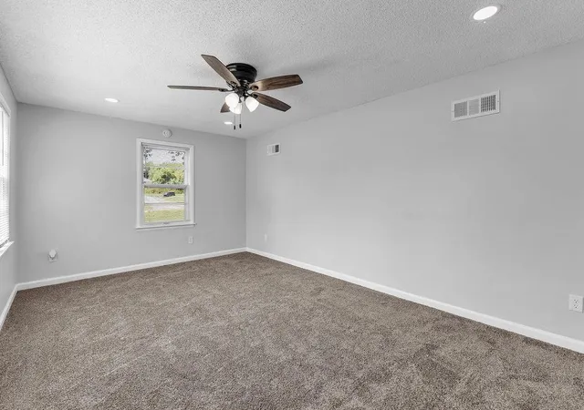 Photo 4 of Single family home for sale at 3801 Powers Dr, Saint Joseph, MO 64503 | MLS# 2644050 | Listing updated on 2026-10-01