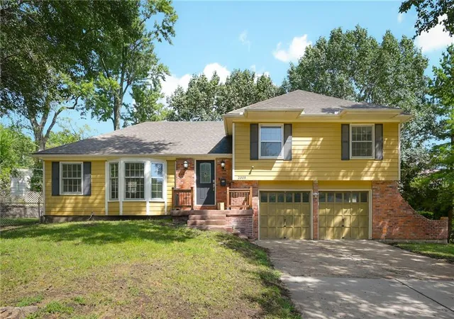 Photo 2 of Single family home for sale at 2008 W 84th Street, Leawood, KS 66206 | MLS# 2644052 | Listing updated on 2026-10-01
