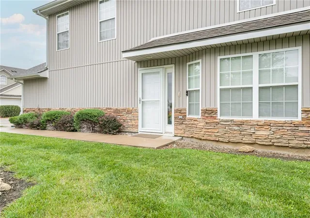 Photo 3 of Townhouse for sale at 21033 Millridge St, Spring Hill, KS 66083 | MLS# 2644054 | Listing updated on 2026-10-04
