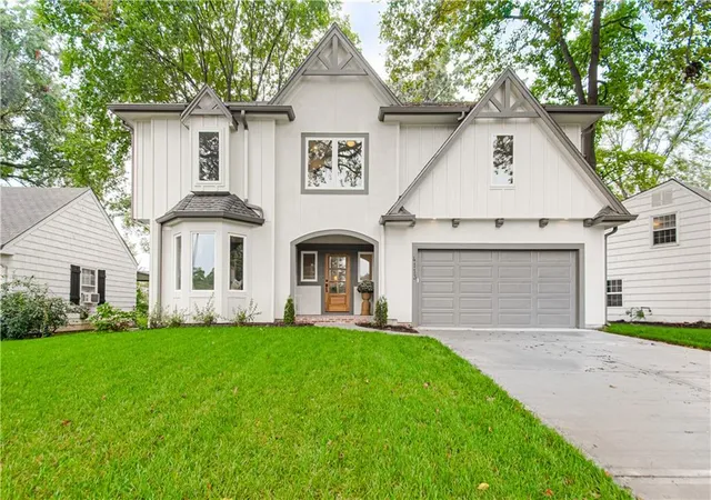 Single family home for sale at 4113 W 67th Street, Prairie Village, KS 66208 | MLS# 2644057