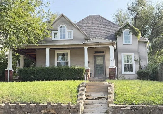 Photo 2 of Single family home for sale at 2426 Lafayette St, Saint Joseph, MO 64507 | MLS# 2644060 | Listing updated on 2026-09-29
