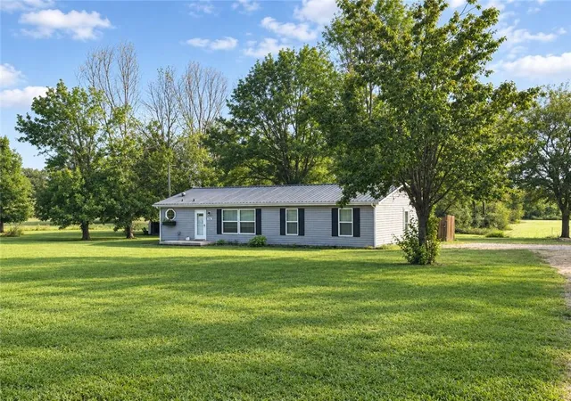 Photo 1 of Single family home for sale at 352 Se 75th Road, Warrensburg, MO 64093 | MLS# 2644062 | Listing updated on 2026-09-30