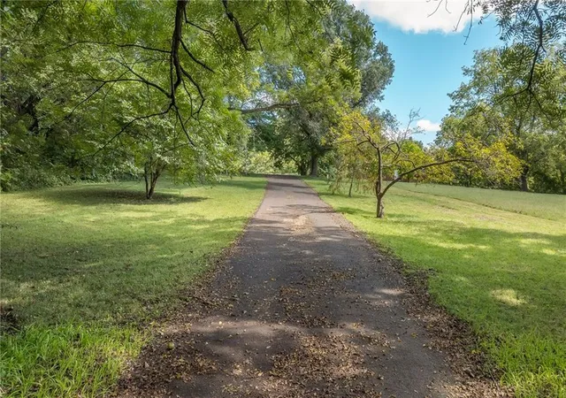 Photo 2 of Single family home for sale at 4715 Amazonia Rd, Saint Joseph, MO 64505 | MLS# 2644068 | Listing updated on 2026-09-26