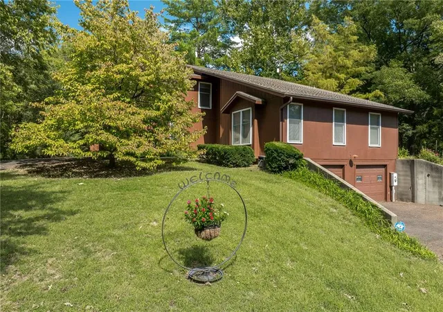 Photo 3 of Single family home for sale at 4715 Amazonia Rd, Saint Joseph, MO 64505 | MLS# 2644068 | Listing updated on 2026-09-26