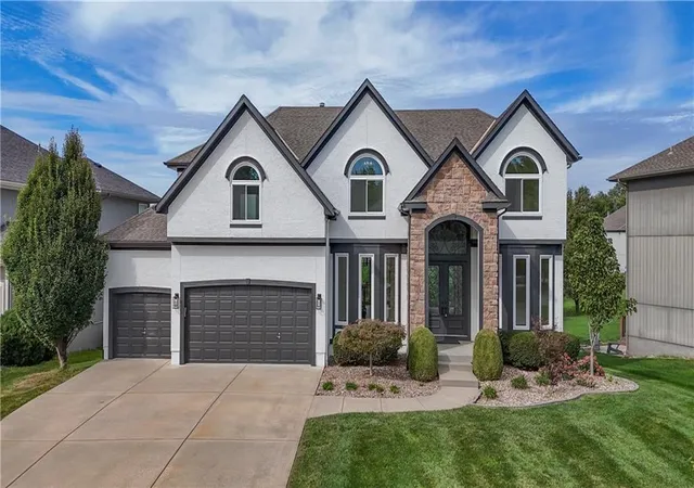 Photo 1 of Sale Pending at 16004 Ballentine St, Overland Park, KS 66221 | MLS# 2644070 | Listing updated on 2026-10-01