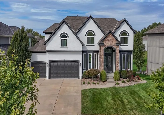 Photo 2 of Sale Pending at 16004 Ballentine St, Overland Park, KS 66221 | MLS# 2644070 | Listing updated on 2026-10-01