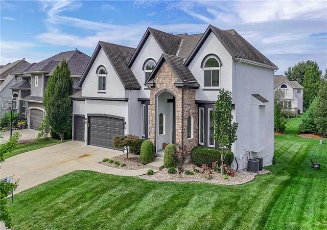 Photo 3 of Sale Pending at 16004 Ballentine St, Overland Park, KS 66221 | MLS# 2644070 | Listing updated on 2026-10-01