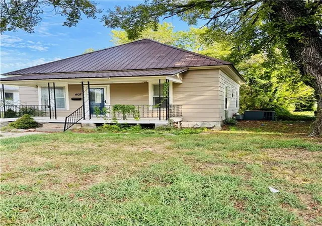Single family home for sale at 407 E 22nd Street, Pittsburg, KS 66762 | MLS# 2644073