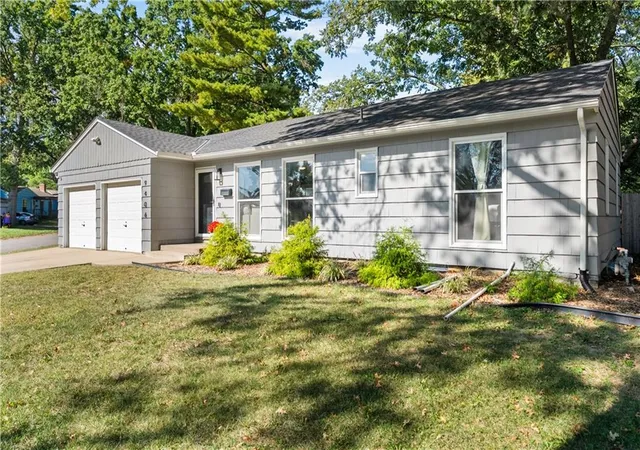 Photo 2 of Single family home for sale at 9406 Gillette St, Lenexa, KS 66215 | MLS# 2644074 | Listing updated on 2026-10-17