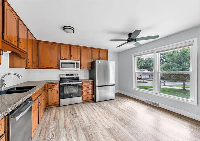 Photo 4 of Single family home for sale at 1901 Choctaw St, Leavenworth, KS 66048 | MLS# 2644078 | Listing updated on 2026-10-08
