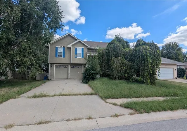 Photo 1 of Sale Pending at 119 S Pelham Path, Raymore, MO 64083 | MLS# 2644083 | Listing updated on 2026-10-07