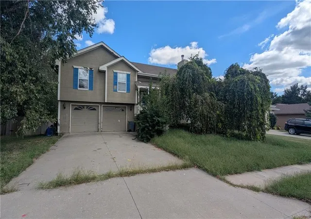 Photo 3 of Sale Pending at 119 S Pelham Path, Raymore, MO 64083 | MLS# 2644083 | Listing updated on 2026-10-07