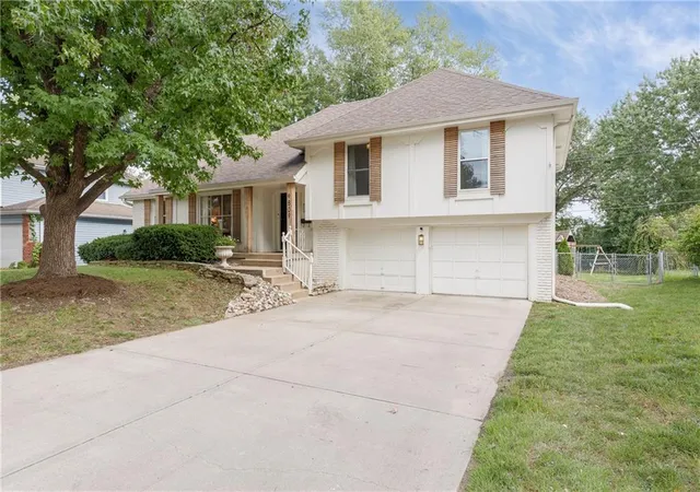 Photo 1 of Sale Pending at 9809 Winslow Pl, Kansas City, MO 64131 | MLS# 2644085 | Listing updated on 2026-10-05