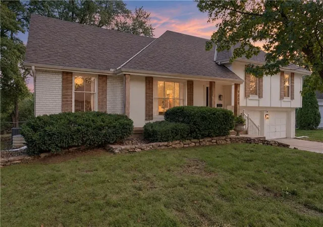 Photo 4 of Sale Pending at 9809 Winslow Pl, Kansas City, MO 64131 | MLS# 2644085 | Listing updated on 2026-10-05