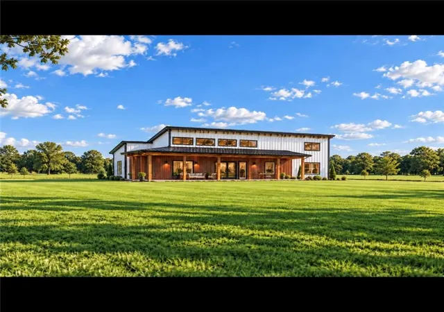 Photo 2 of Single family home for sale at 9837 Ne A Hwy, Cameron, MO 64429 | MLS# 2644091 | Listing updated on 2026-09-29