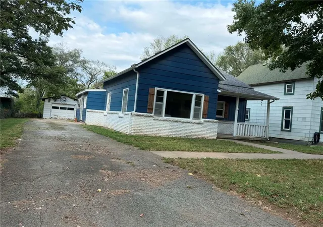 Photo 1 of Single family home for sale at 736 S Clark St, Fort Scott, KS 66701 | MLS# 2644093 | Listing updated on 2026-09-26