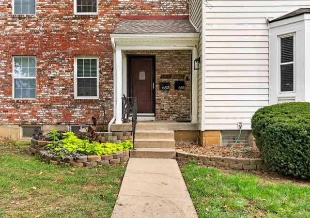Photo 2 of Townhouse for sale at 6811 N Askew Cir, Kansas City, MO 64119 | MLS# 2644095 | Listing updated on 2026-10-02