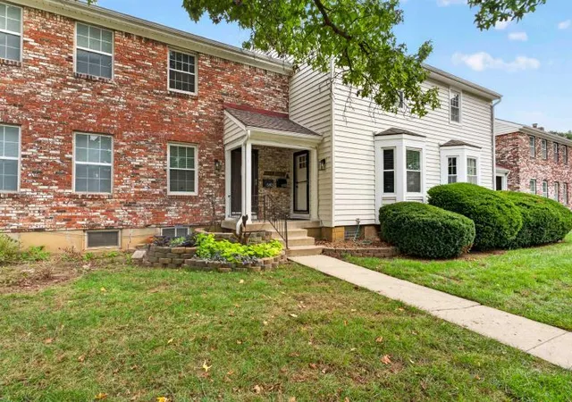 Photo 3 of Townhouse for sale at 6811 N Askew Cir, Kansas City, MO 64119 | MLS# 2644095 | Listing updated on 2026-10-02