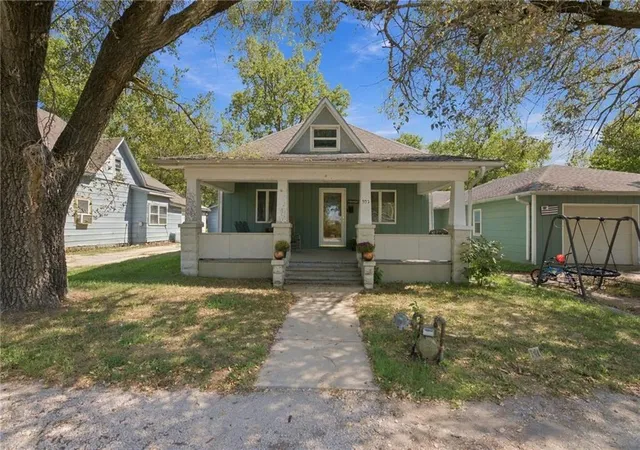 Photo 1 of Single family home for sale at 503 N Oak St, Iola, KS 66749 | MLS# 2644098 | Listing updated on 2026-09-27